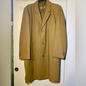 Men’s Tahari over coat, size 52R. Good condition.